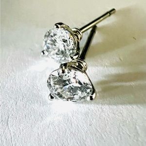 1 CT Moissanite stud earrings